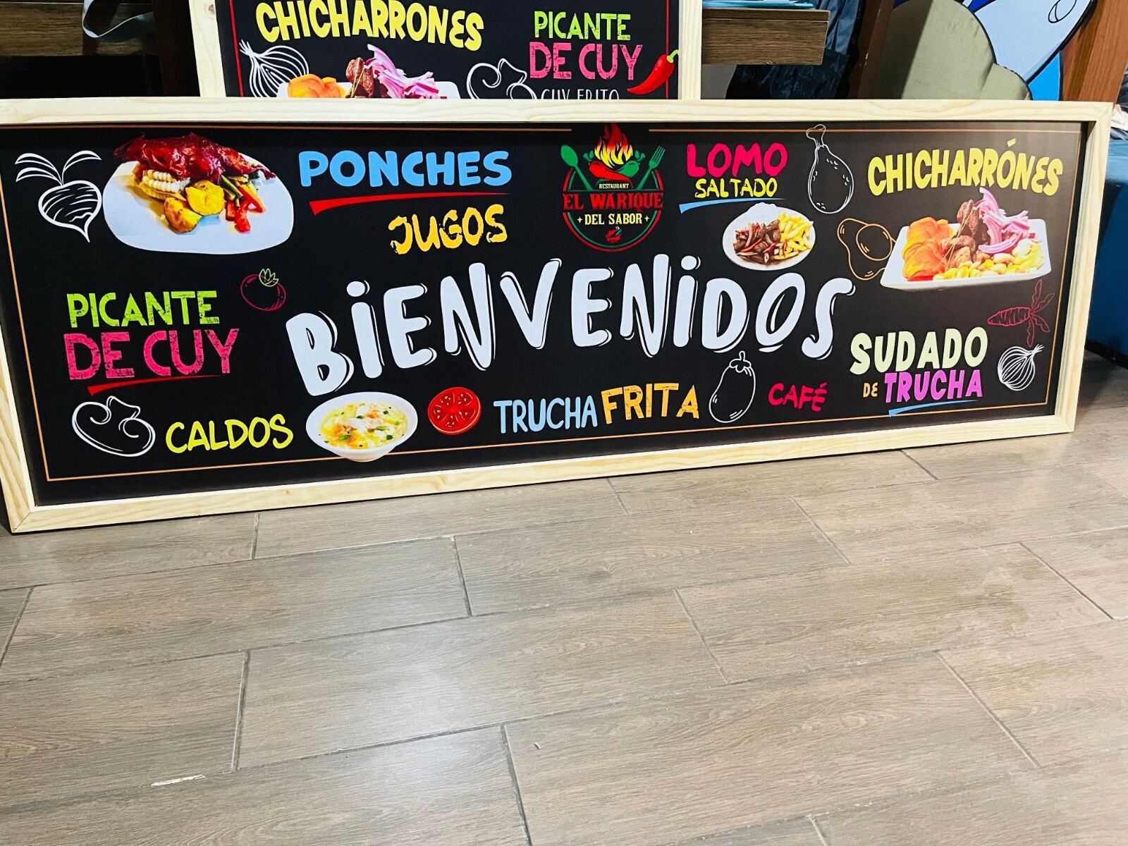 Carteles en vinil y madera